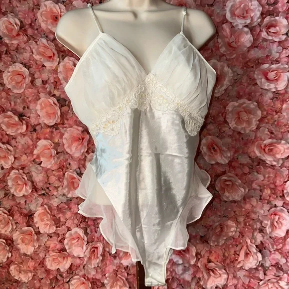 Victoria's Secret (L) Vintage Off White Bridal Sheer Ruffle Lingerie Bodysuit - Picture 1 of 6